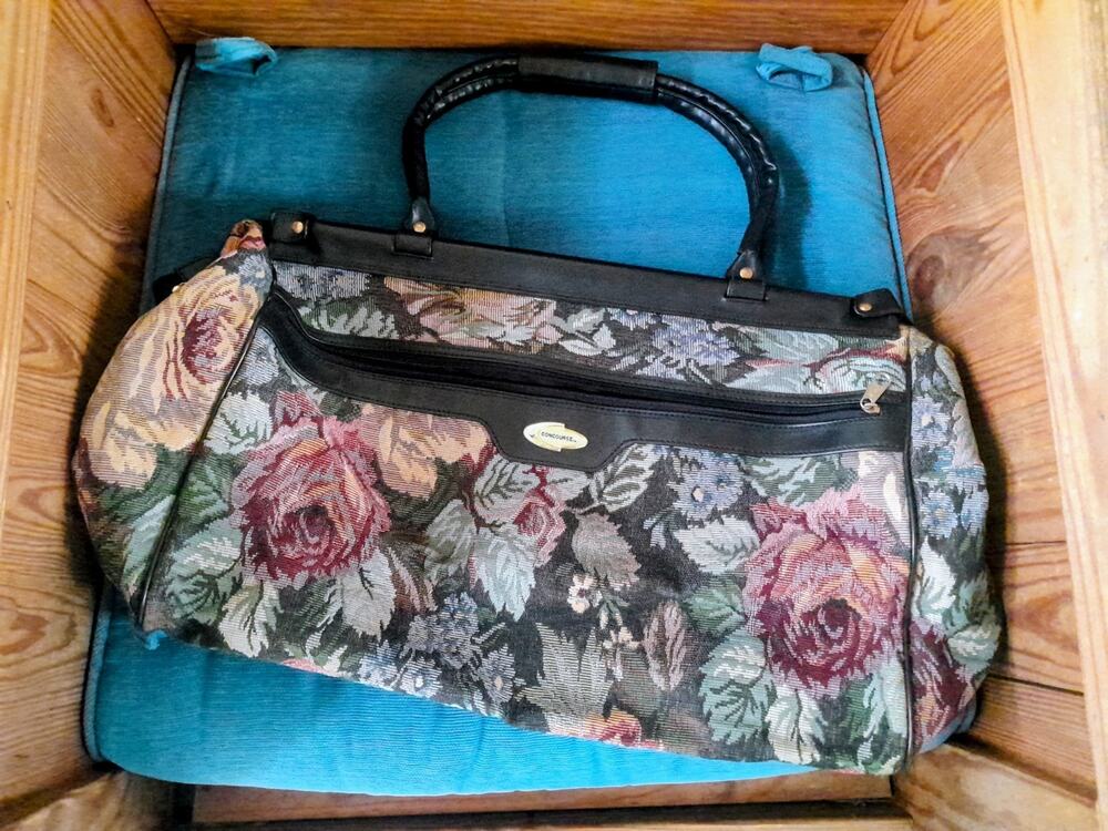 Vintage Concourse Floral Tapestry Duffle Travel Bag Black Vinyl Trim Rose...